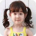 小女孩盤頭發(fā)